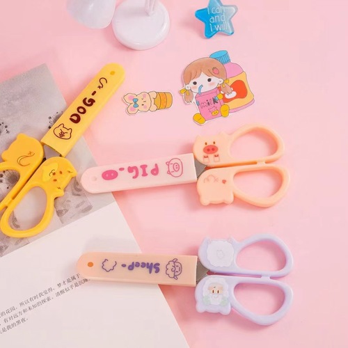 Cute mini scissors, safe and portable paper scissors with protective cover, children's scissors, student DIY handmade scissors wholesale