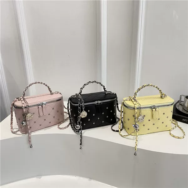 Fashionable Rhombus Chain Small Bag for Women 2026 New Model Shiny Diamond Box Bag Stylish Single Shoulder Crossbody Bucket Bag