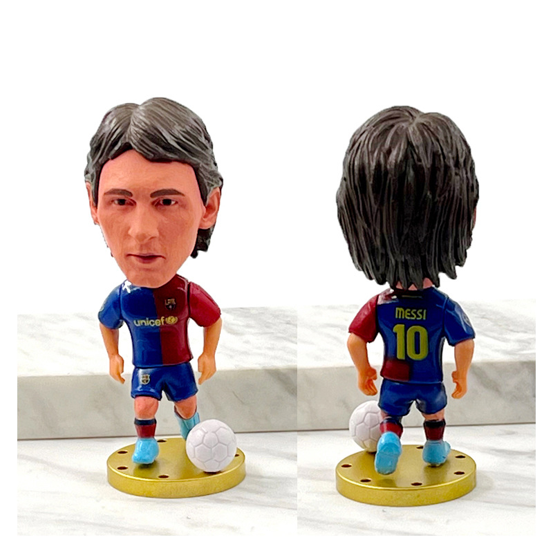 Barcelona-long-haired Messi