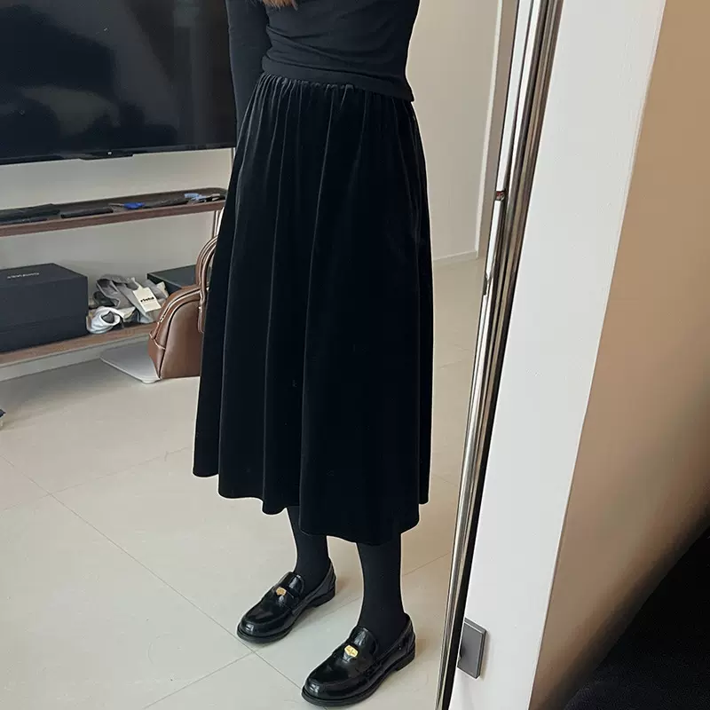 赫本风丝绒半身裙女秋冬新品法式优雅松紧高腰宽松显瘦中长伞裙