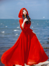 三亚青海湖沙滩裙超仙海边度假连衣裙女民族风大红色沙漠拍照长裙