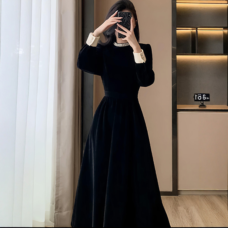 Hepburn-Style Velvet Shirt Sleeve Little Black Dress for Women, High-End Exquisite and Elegant French-Style Base Long Dress for Autumn