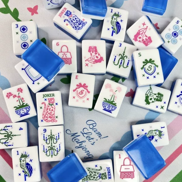 Parrot-Themed Mahjong Tiles, American and Chinese Style Line Art, Exclusively for Cross-Border Entertainment and Gift-Giving