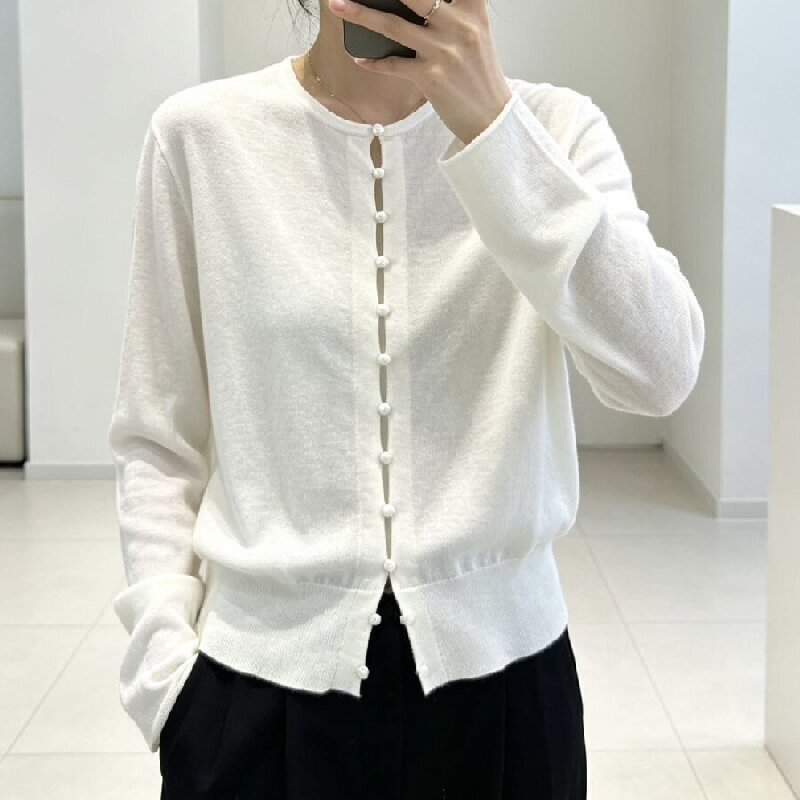 Niche Women's Fashion New Style Mushroom Button Round Neck Long Sleeve Knit Cardigan with Rolled Cuffs, Simple and Stylish Top