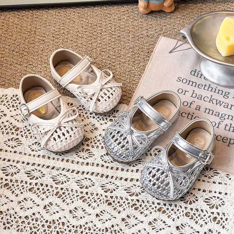 2026 verano de moda para niñas sandalias de cabeza de bolsillo nuevos zapatos de arco para niños Lefour zapatos de princesa huecos