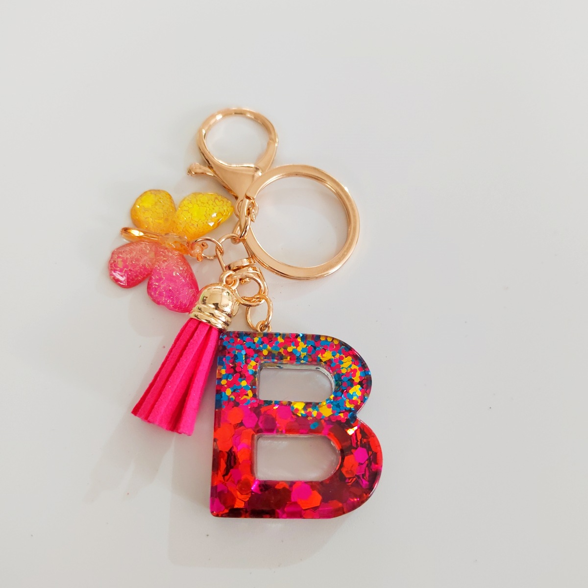 Ventas transfronterizas calientes de letras inglesas de color mixto colgante de llavero colgante de mariposa fringe de resina de llavero colgante de joyería