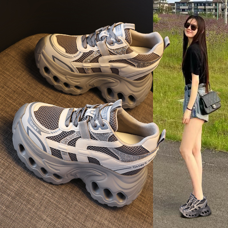 Giày sneaker nữ đế dày phong cách bố bỉm lỗ thoáng khí, tăng chiều cao 12 cm — màu nâu