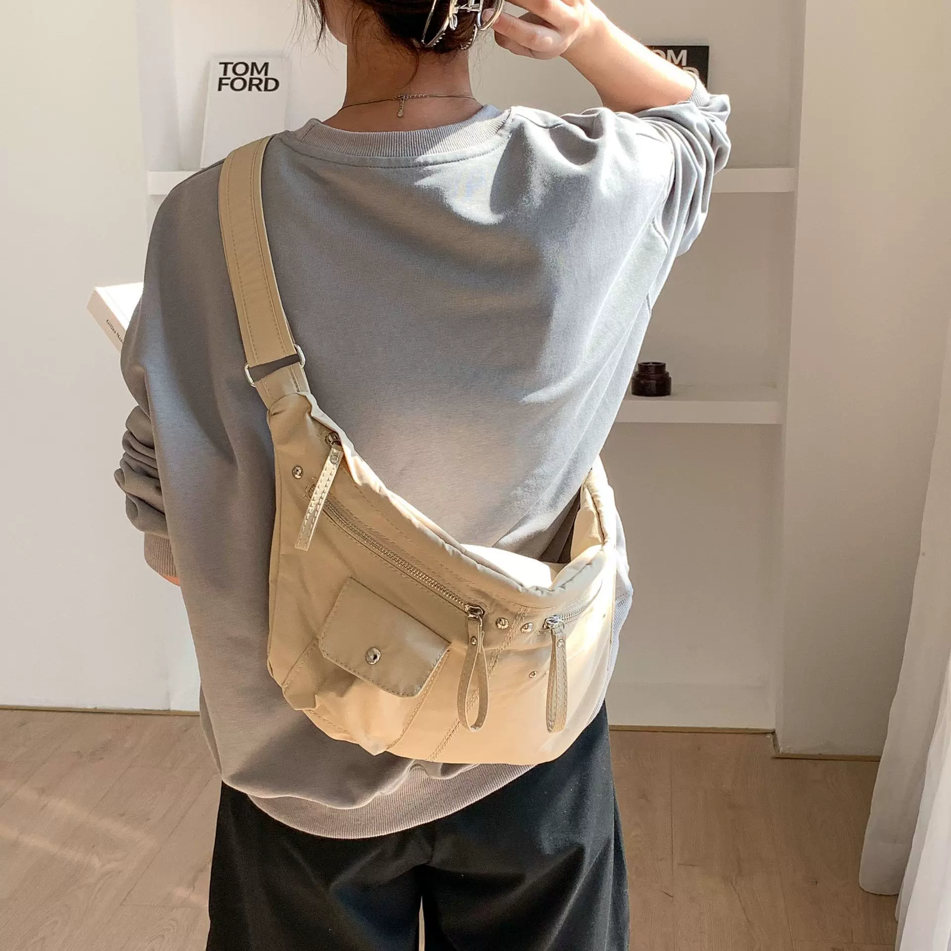 韩系中性尼龙胸包斜挎包大容量休闲通勤饺子包时尚百搭单肩包包女