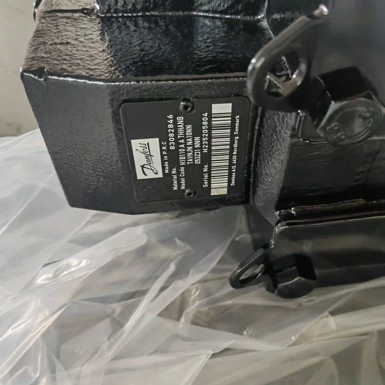 Danfoss 51V110-1-AD3NTHC2 NNX 1 NNN 053AAE6 0031 Гидравлический поршневой насос 51V2