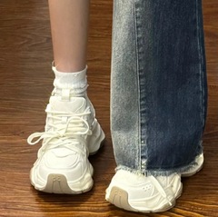 高颜値キャンパスのレトロなお父さんの靴の女性2025夏の新型の小さい大衆の通気性の厚い底は運動靴の学生の潮を高めます。