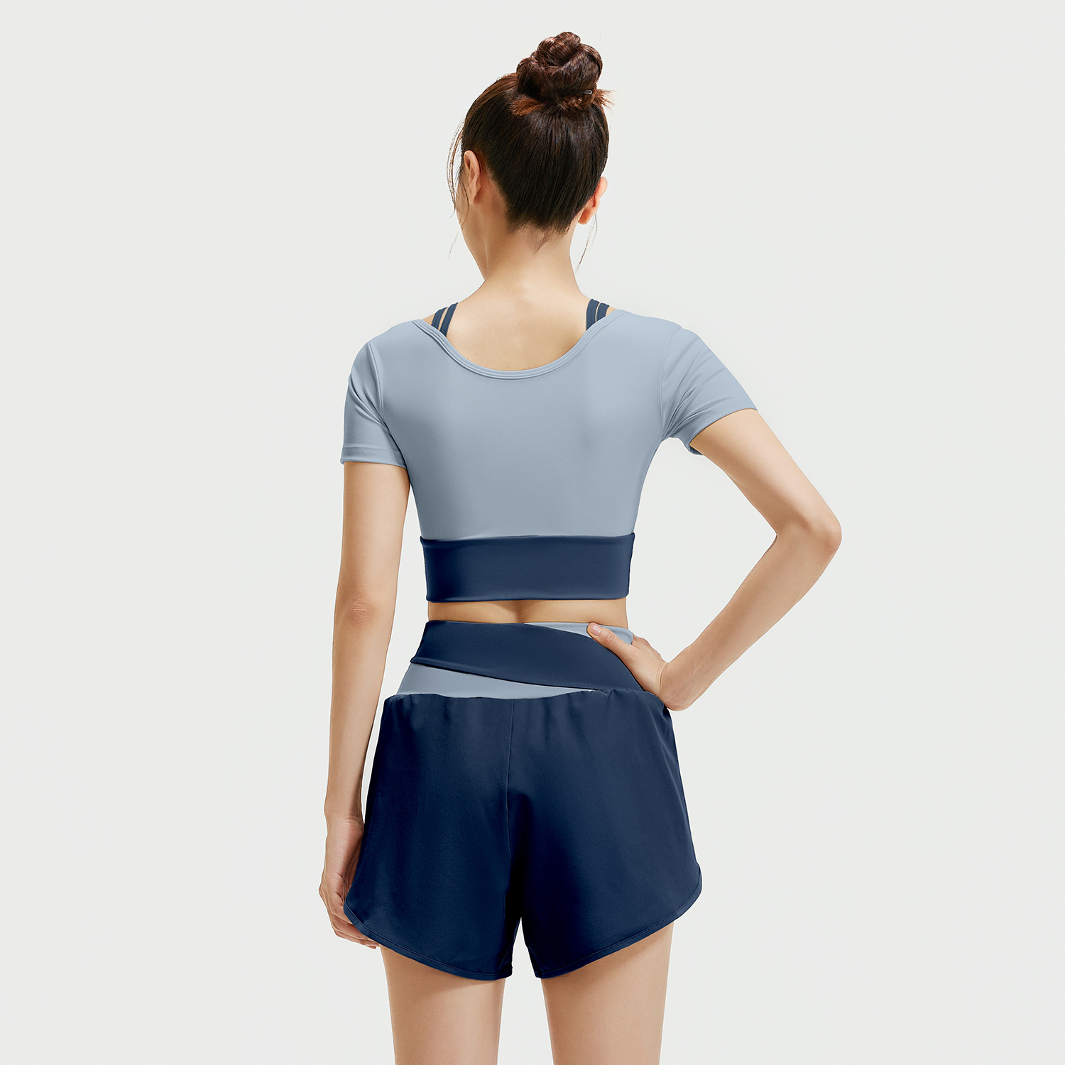 Juyi Tang nuevo color corto de verano deportivo fitness yoga falso dos piezas traje de yoga set de mangas cortas