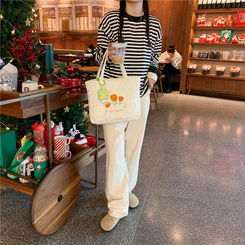 112291 Fresh and delicate quilted embroidered tote bag, a canvas bag for female students' classes, a simple and artistic shopping bag undefined