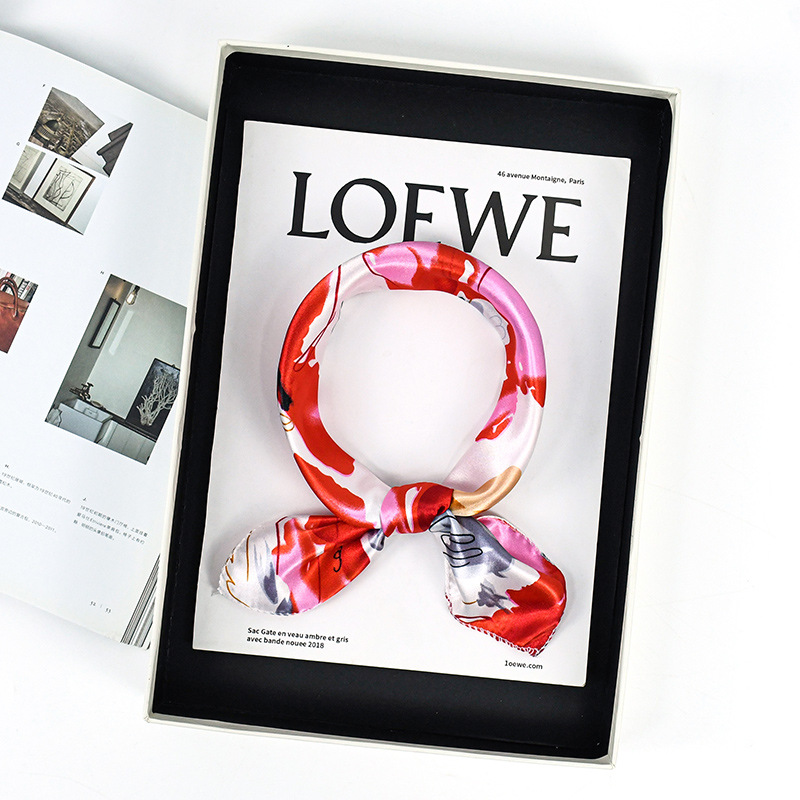 Alta sensación de primavera impresa pañuelo 50 color cuello de cor corta pañuelo cuadrado de color flor francesa retró pañuelo de seda damas