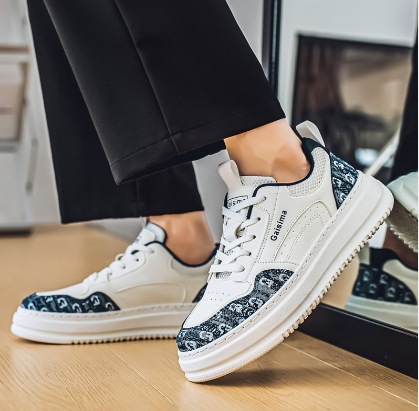 Zapatillas de deporte de moda de nicho Four Seasons Nuevos zapatos casuales Zapatos deportivos bajos de moda para hombres Zapatos blancos para estudiantes coreanos