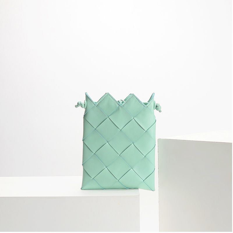 [OEM]genuine leather Female bag fashion Simplicity Woven bag One shoulder Messenger Small bag A small minority design Bag