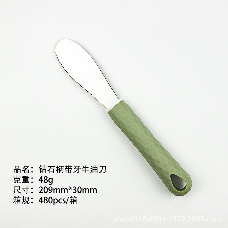 다이아몬드 손잡이와 이빨이있는 버터 나이프