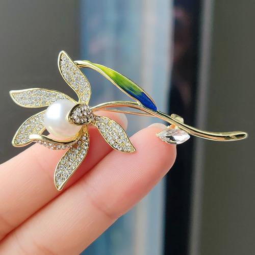 High-end fashion new light luxury Chinese style narcissus corsage for women inlaid with zircon plant brooch versatile clothing accessories factory