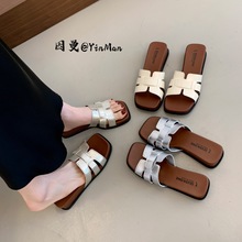 YinMan~ 坡跟拖鞋女夏2025新款度假配裙子一字拖法式绝美方头凉拖