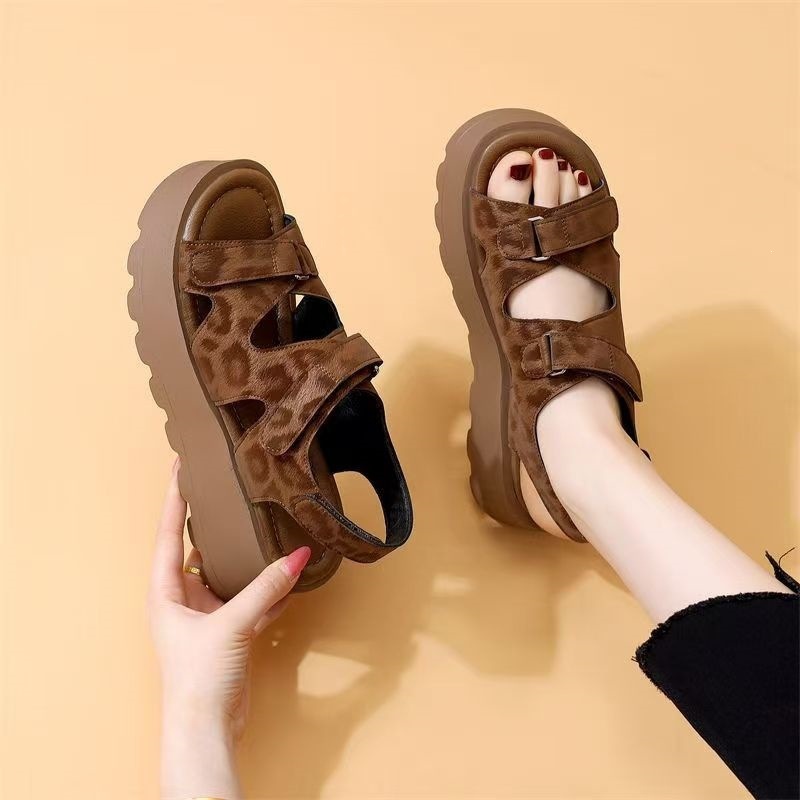 2026 verano nuevo estilo de moda versátil con una sola suave antideslizante con una falda sandalias de playa