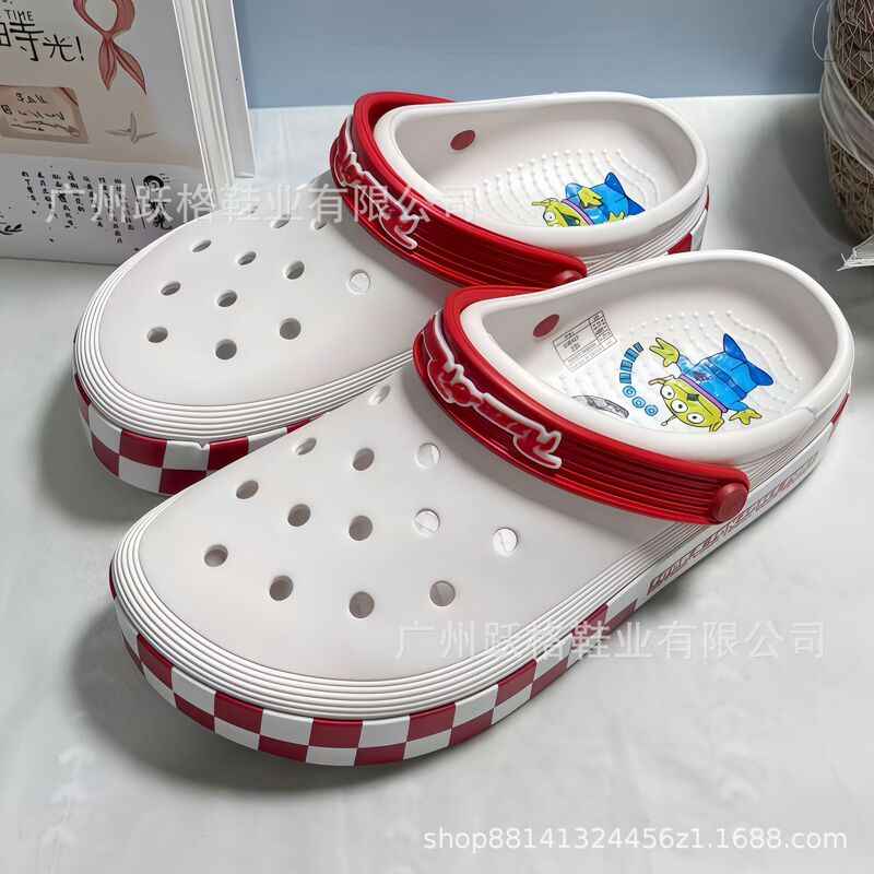 Crocs Sports Flat Clogs Collaboration with Toy Story Cartoon Three-Eyed Alien and Pizza Planet Crocs Sports Flat Clogs Collaboration with Toy Story Cartoon Three-Eyed Alien and Pizza Planet