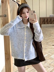 浅蓝色翻领条纹毛衣女2025新款秋冬百搭慵懒风格软糯针织开衫上衣