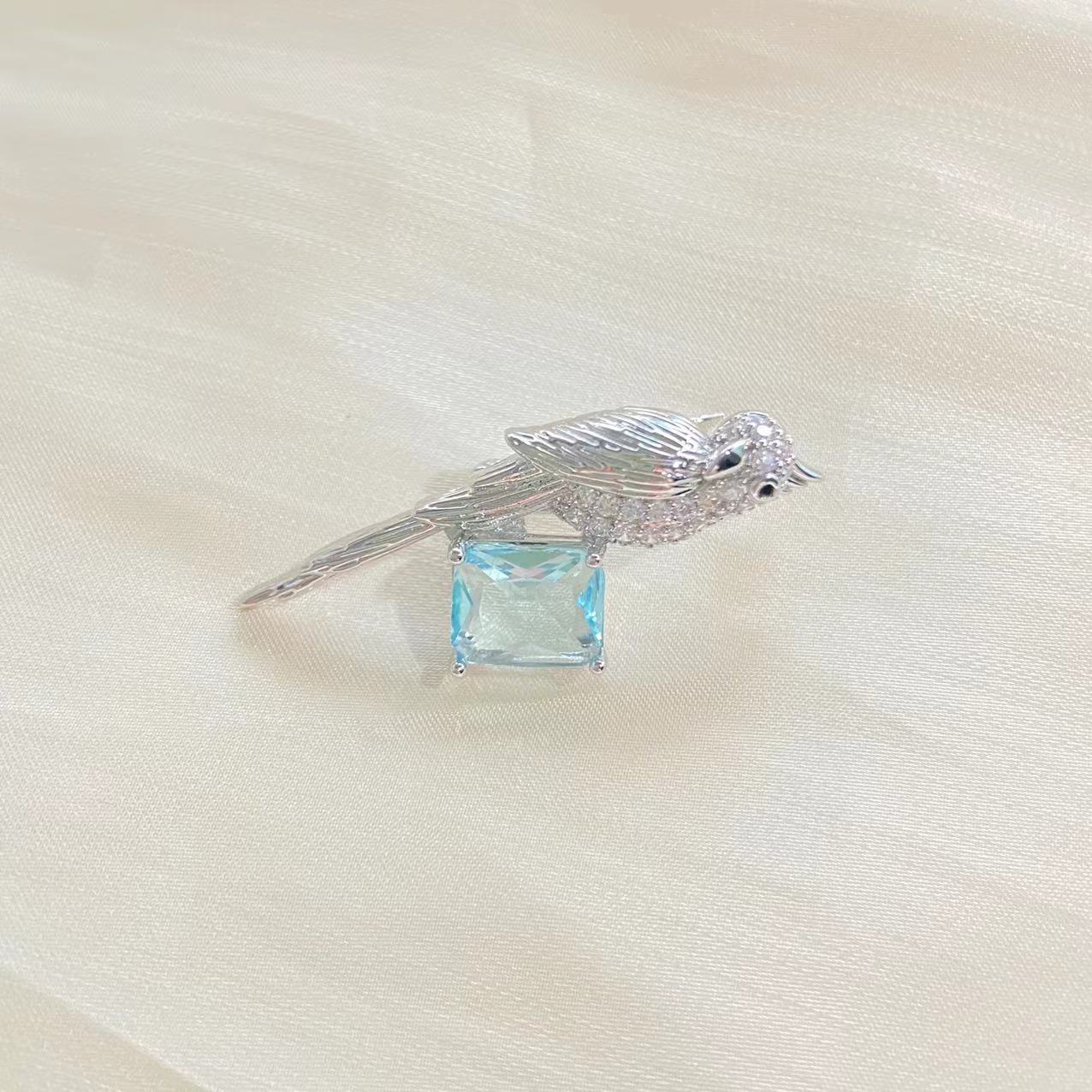 높은 감각 틈새 디자인 동물 CORSAGE 앵무새 브로치 코트 스웨터 액세서리