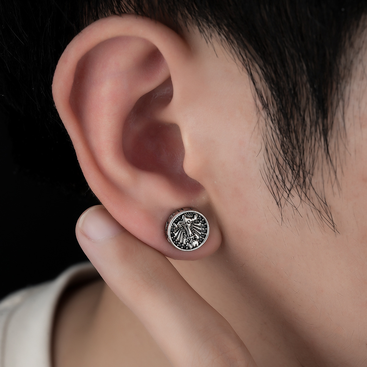 Clip magnetiche per uomo, polsini alla moda per donna, gioielli per orecchie non forate dal design unico_voghion.com