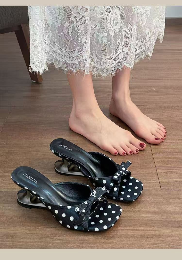 Arco ondulado punto de sandallas de moda femenina 2026 verano nuevo antideslizante de dedos desnudos con hadas sandallas frías image 6