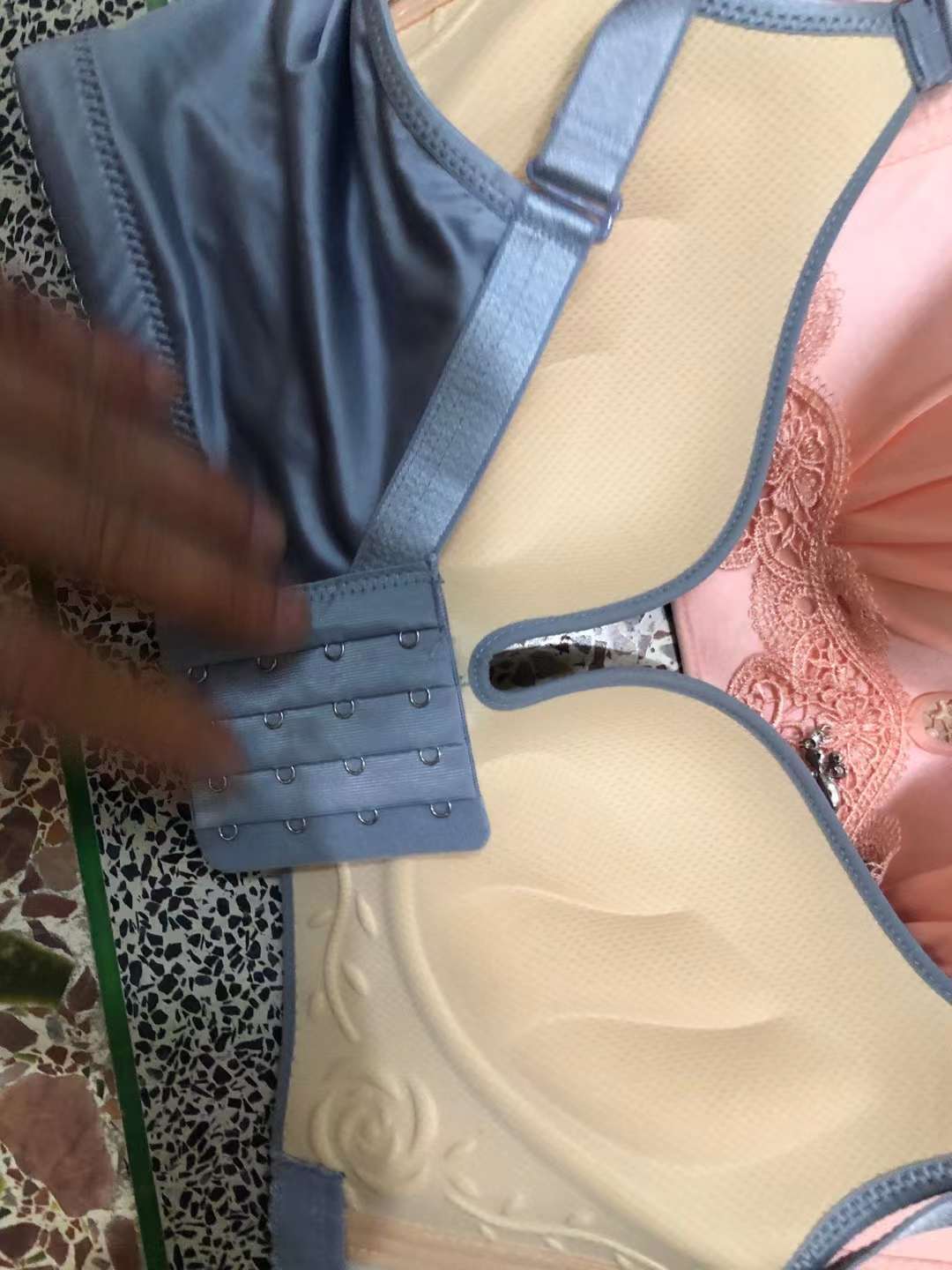 Superficie ligera de verano al aire libre sin costuras ropa interior sin costuras delgada sexy anillo de acero suave sujetador colección de pecho sujetador anti-flacidez al por mayor