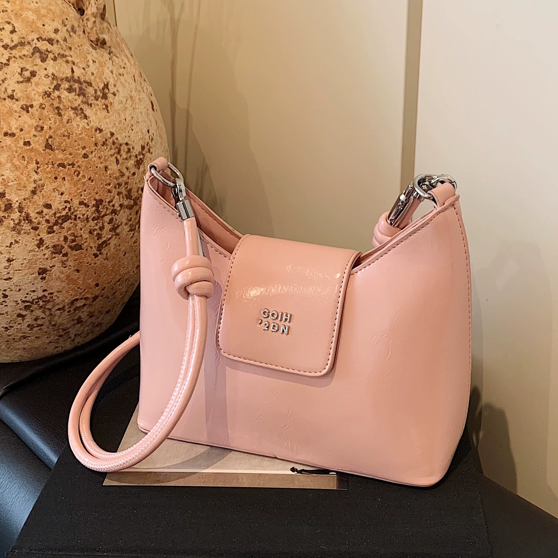 Высокие текстуры масляного воска подмышечная сумка женская 2025 новая мода дикая сумка через плечо бочка сумка