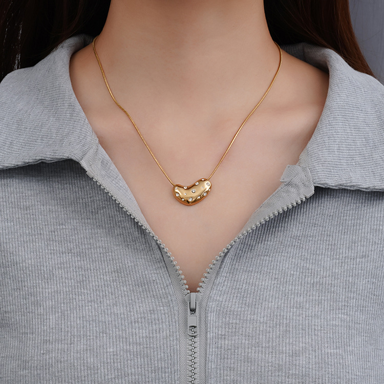 Collier transfrontalier de style INS en Europe et aux États-Unis, personnalité féminine, tempérament simple, acier au titane, diamant de couleur pêche et cœur p_voghion.com