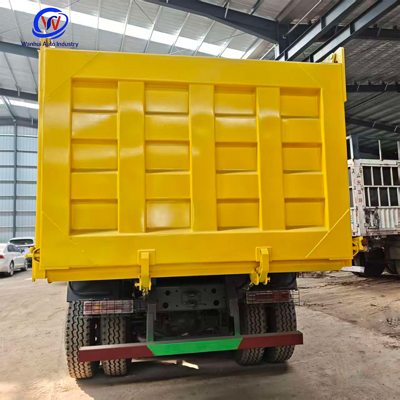 Howo 8×4 heavy-duty dump truck, 400 horsepower, specialized for mining and infrastructure, 90% new, engineering dump truck