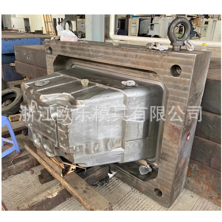 7AD03E834047E60133BA40C72789F6