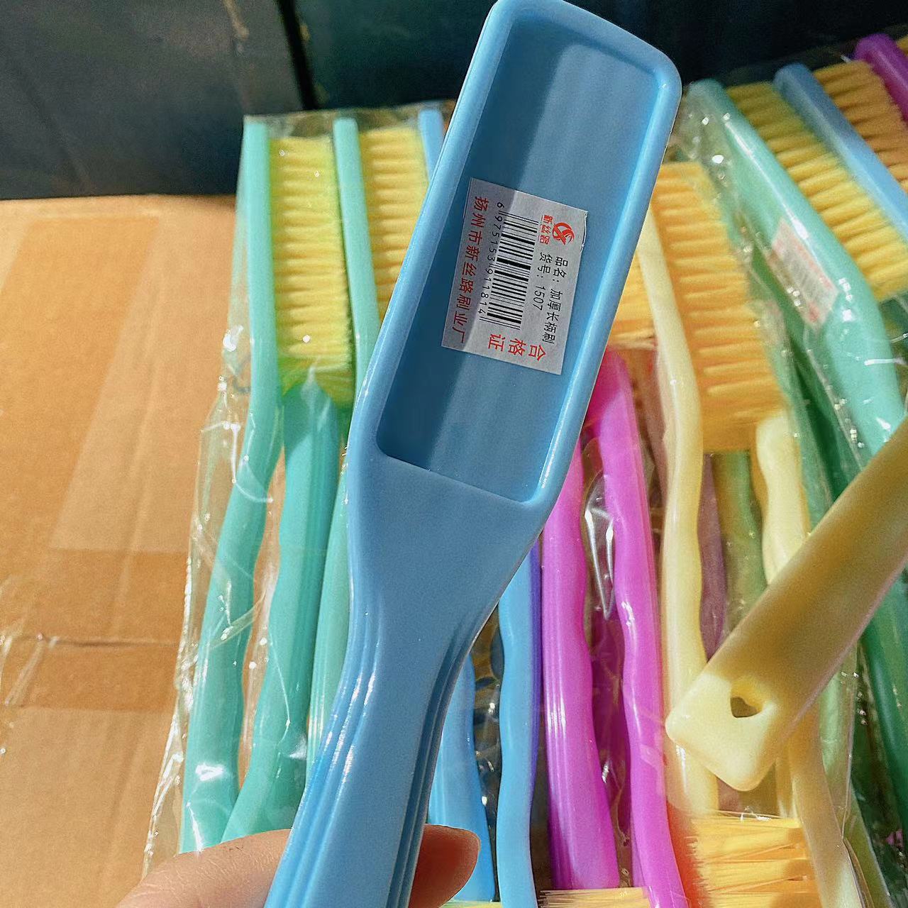 Fábrica al por mayor portátil de mano mango largo cepillo de lavado de zapatos de plástico cepillo de lavandería multiusos pelo suave descontaminación eliminación de manchas cepillo de limpieza
