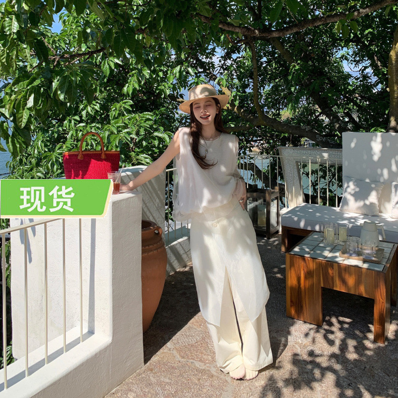 Le Rouge Zhou Meimei's Breathable All-White Airy Wool Mesh Vest and Skirt Pants Set Le Rouge Zhou Meimei's Breathable All-White Airy Wool Mesh Vest and Skirt Pants Set