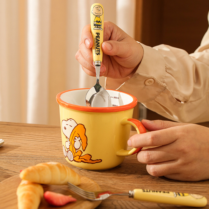 Oficial DE BIENES genuinos Snoopy cuchara de acero inoxidable hogar de cerámica para niños lindo de alto aspecto cuchara Tenedor de fruta