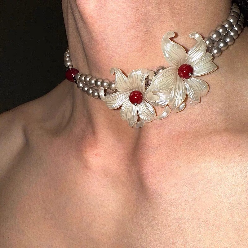 Dネックに花を添える〜ニッチデザインのオーキッドフラワーシルバーパールネックレス、男性と女性用の同じスタイルのチョーカー鎖骨チェーン|undefined