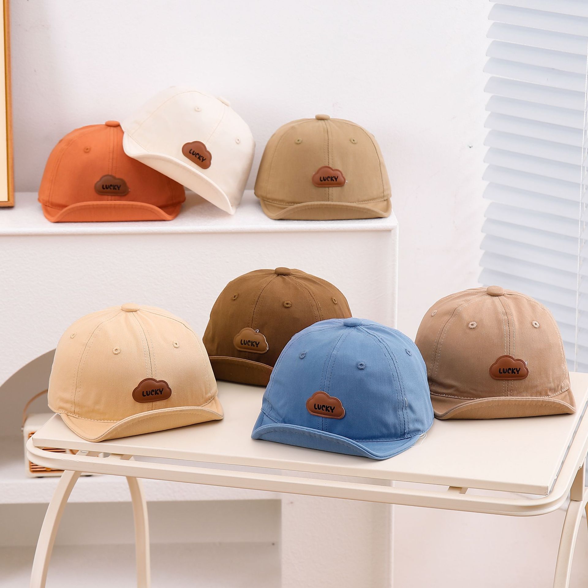 Sombrero de bebé primavera y otoño sombrero de béisbol masculino sombrero de protección solar sombrero deportivo sombrero de brida suave para niños adorable marea súper lindo