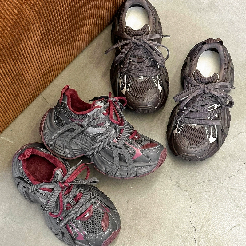 Новые зимние женские кроссовки на толстой подошве, увеличивающие рост, на шнуровке, с плюшевой подкладкой, в ретро-стиле, серого цвета, повседневные спортивные.