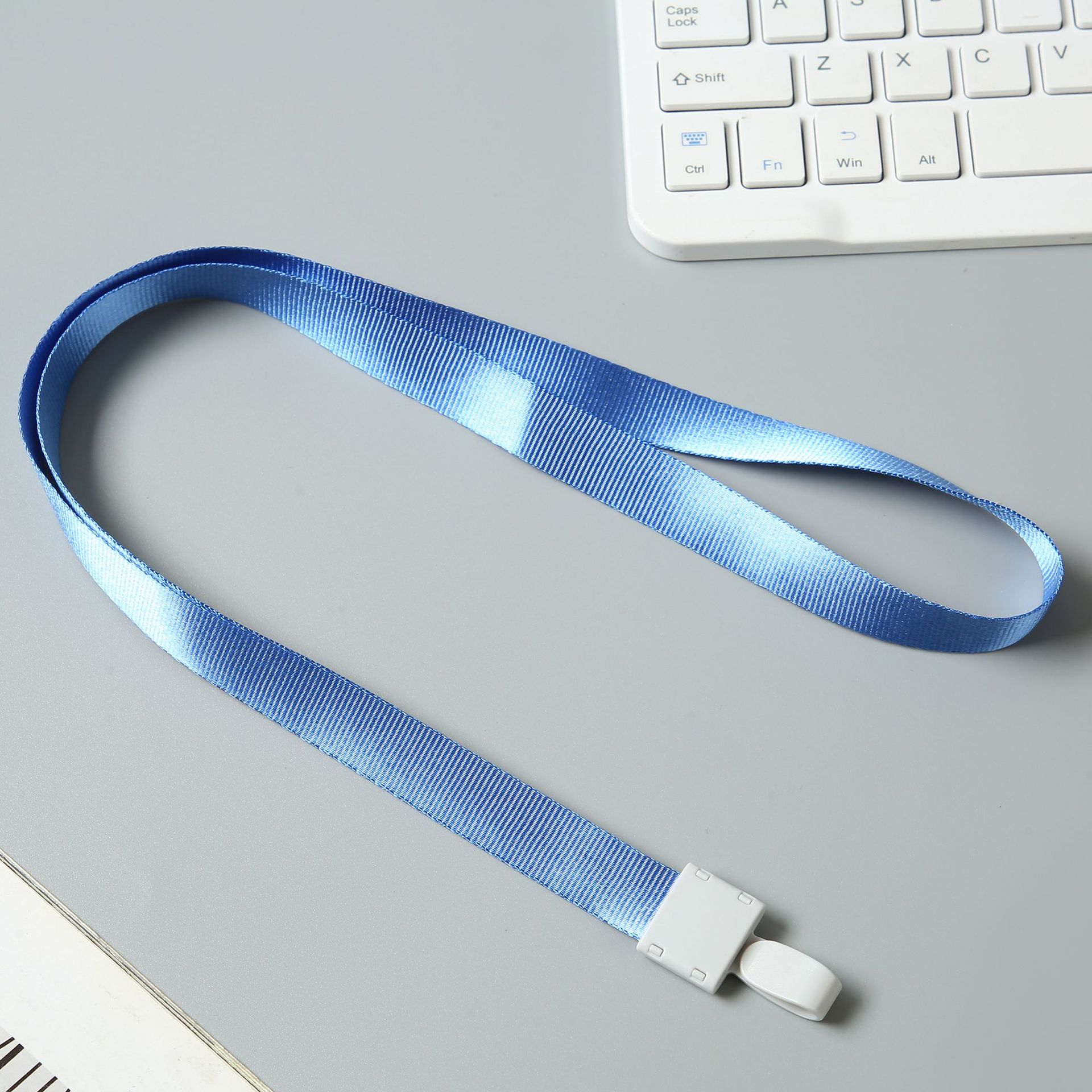 Juego de tarjetas de identificación cordón procesamiento al por mayor impresión l cuerda de tarjeta de estudiante exhibición gancho de plástico de oficina del campus cordón de protección ambiental