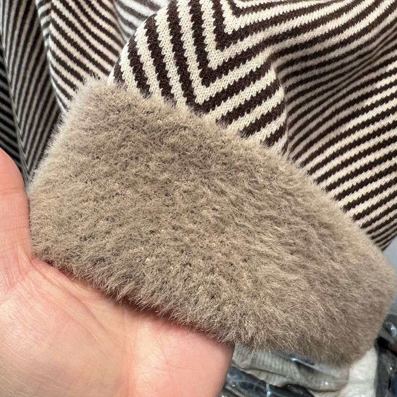 【 Cashmere Family 】 Women's Warm One Fleece Thick with Velvet Stripe Inner Half High Collar Wool Base Sweater_voghion.com