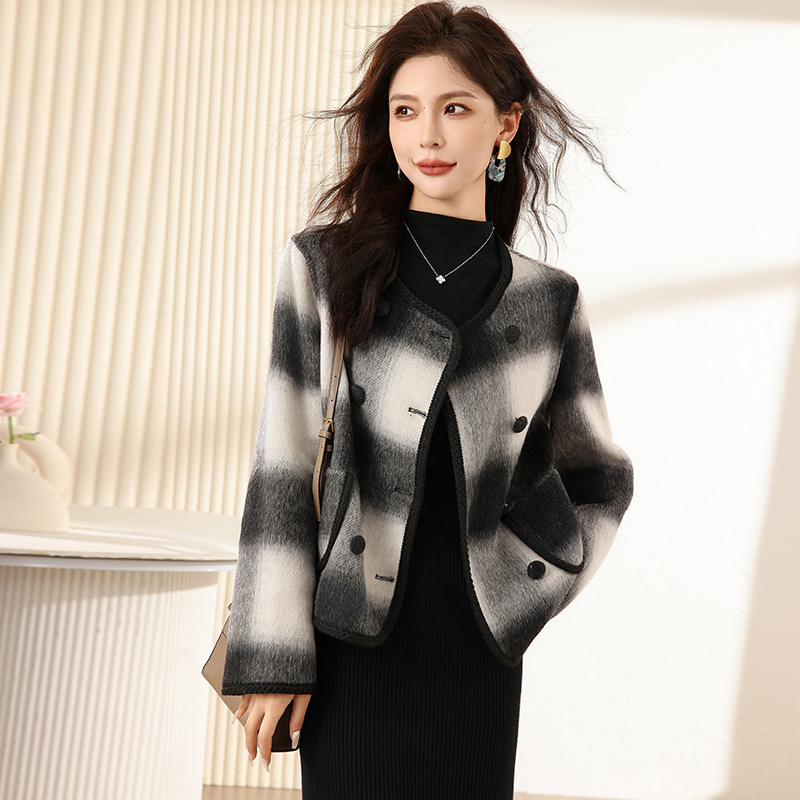 木瓜牛奶秋新款时尚高档气质小香风双排扣熊猫格双面羊毛呢小外套