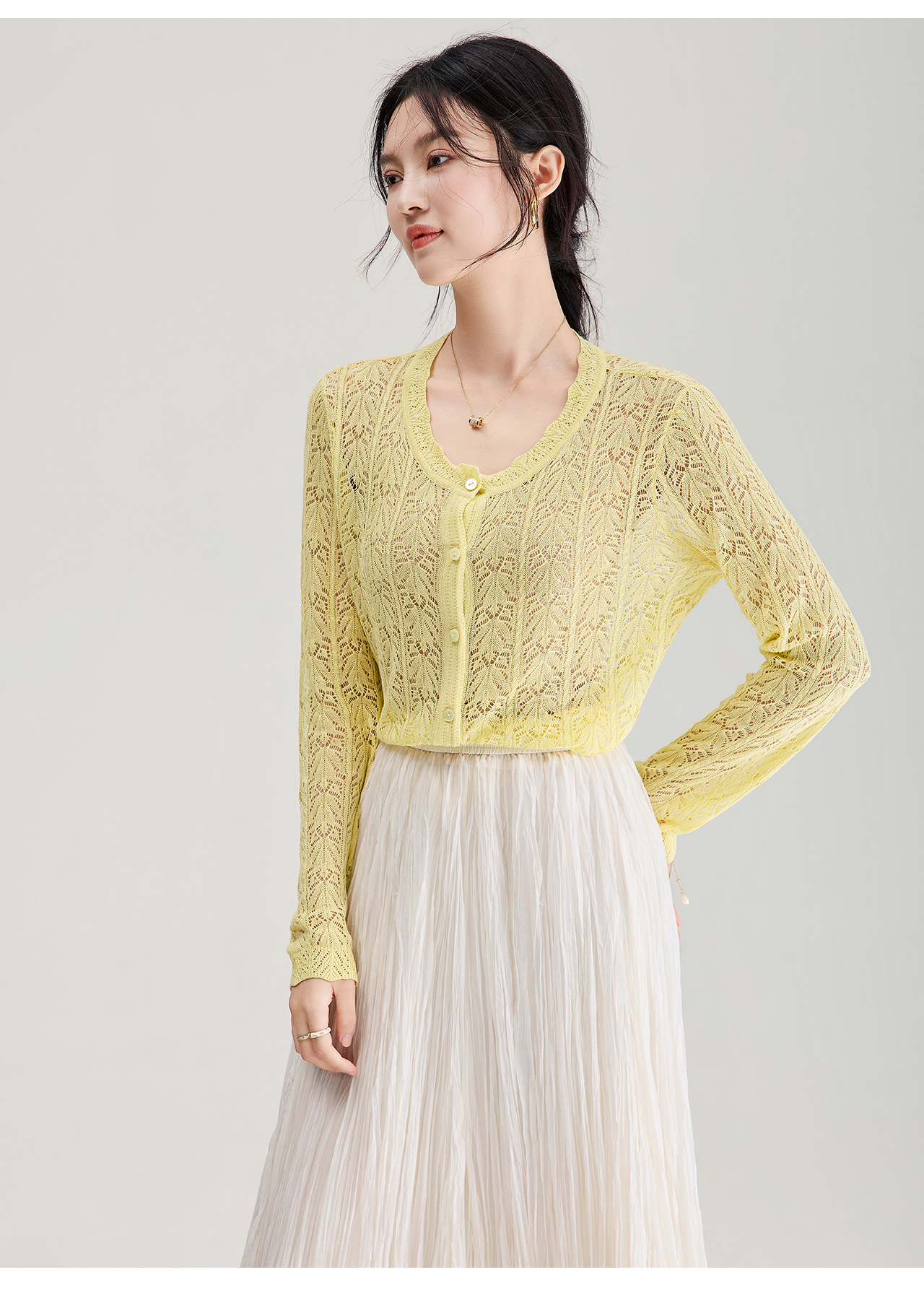 Áo cardigan cổ tròn họa tiết hoa móc nổi thiết kế mỏng nhẹ — màu trắng chi tiết 15