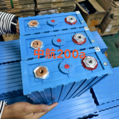 中航3.2V200Ah磷酸铁锂充电电池太阳能储能电动车锂电池一手货源