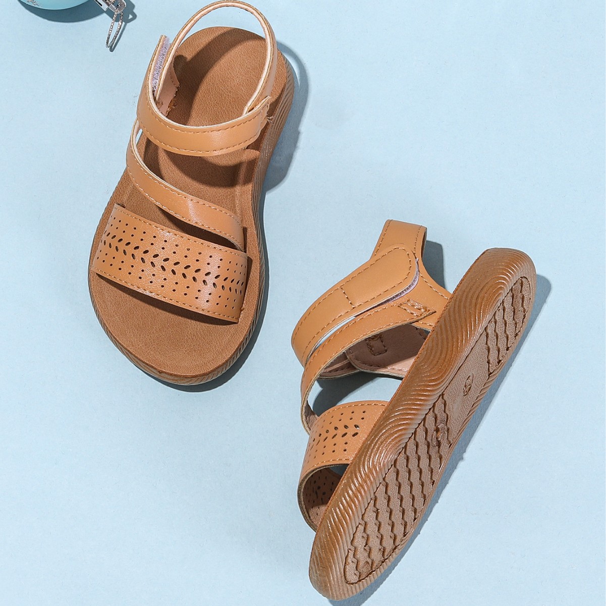 2026 verano nuevo comercio exterior transfronterizo cabeza redonda diseño vaciado velcro suave cómodo sandalias planas