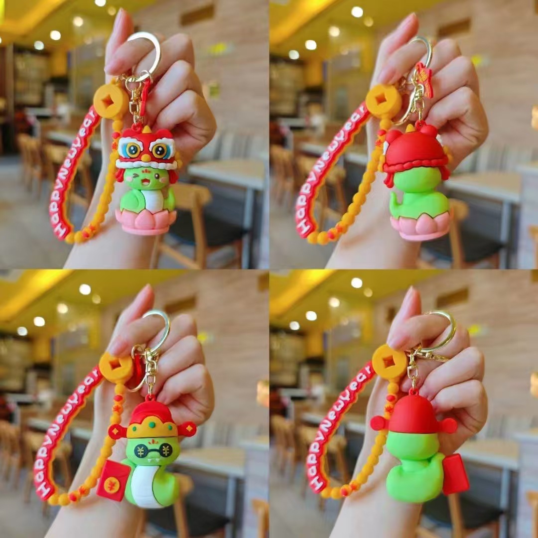 2025 nueva tendencia nacional de la serpiente de viento año llavero bolsos de celebración colgante pequeño regalo de este año de la vida colgante de llave de la suerte