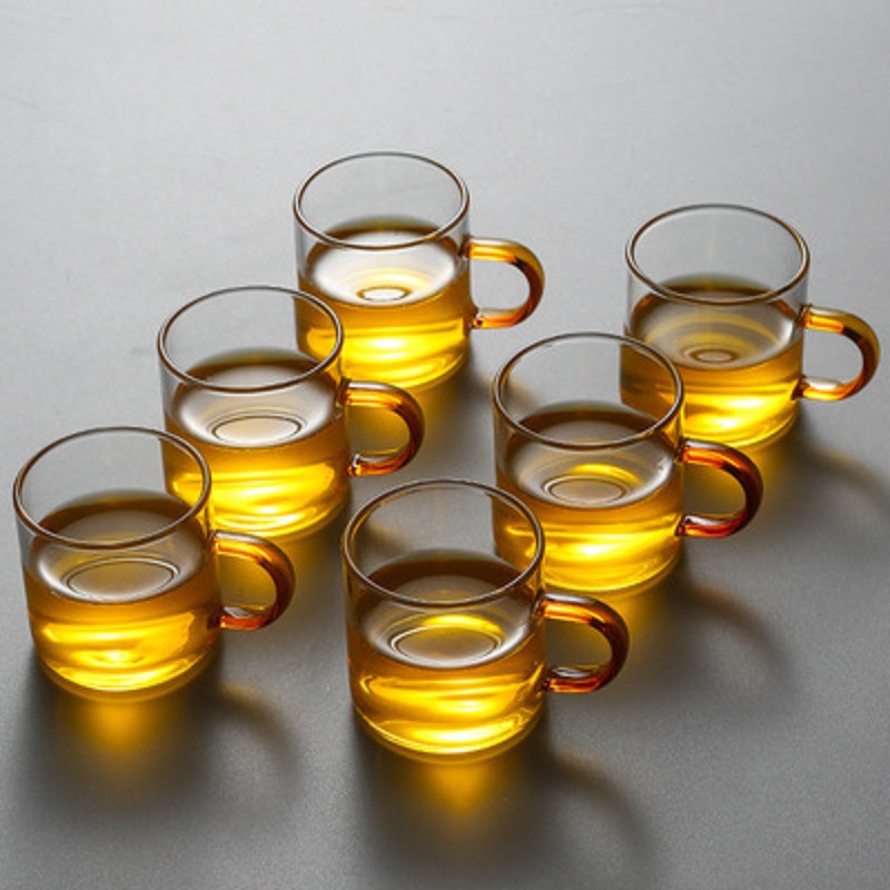 Venta al por mayor de vidrio borosilicato pequeña taza de té mango de color taza de vidrio con mango taza de té de Kung Fu transparente