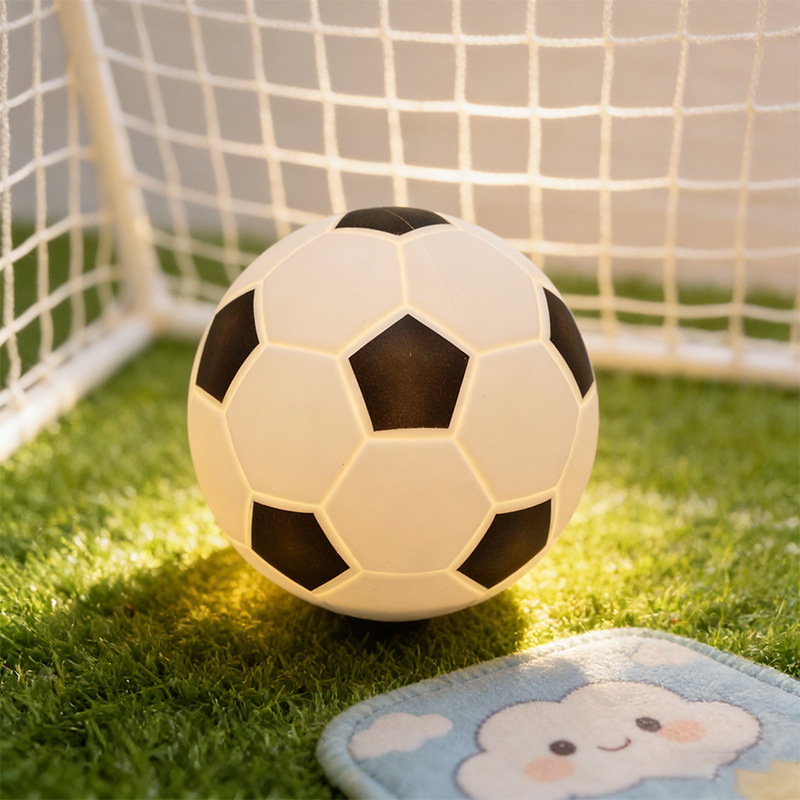 Explosiones transfronterizas al por mayor de fútbol de silicona lámpara de noche lámpara de dormitorio atmósfera lámpara creativa regalo de cumpleaños para niños