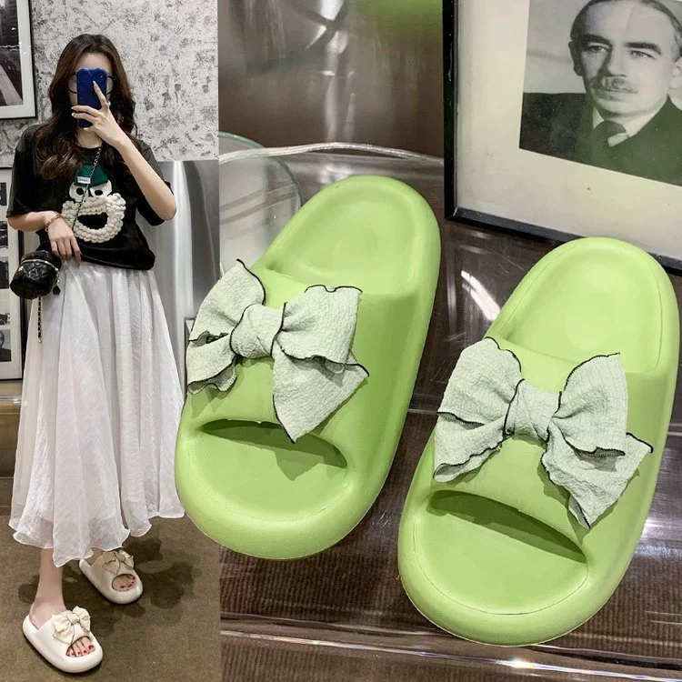 Новые женские сандалии 2025 года, летняя обувь для улицы, мягкая подошва, модные сандалии с толстой подошвой в мультяшном стиле, для дома и ванной, удобные пляжные сандалии и шлепанцы.