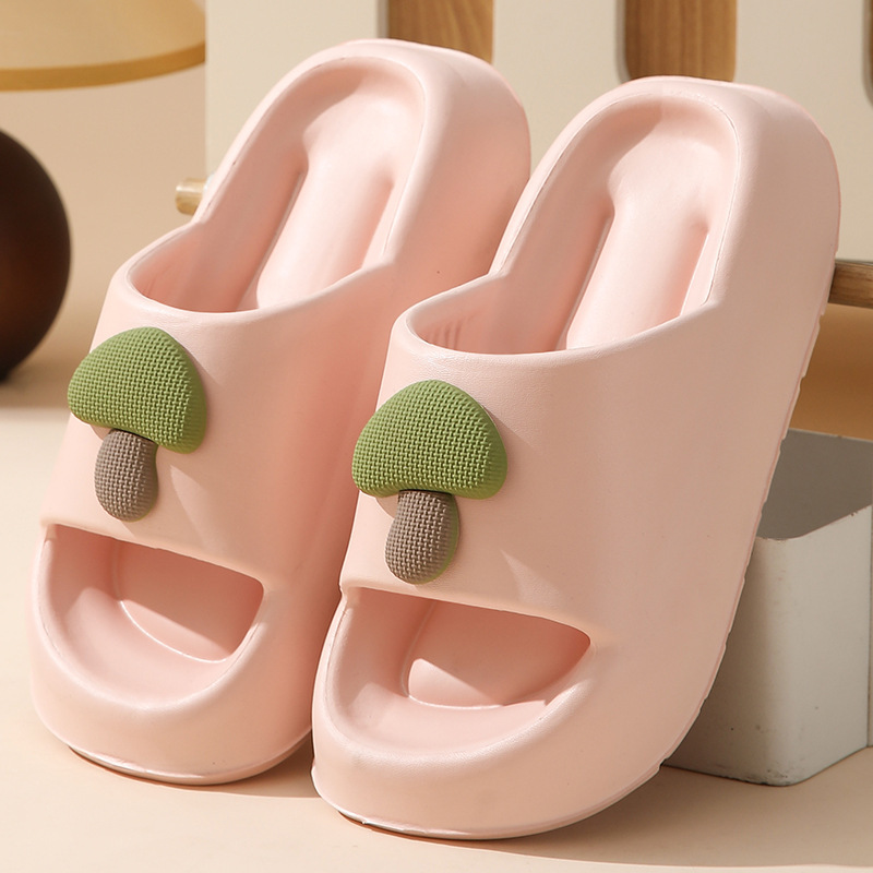 thumbnail image 1 of Lindas sandalias tridimensionales en forma de seta, cómodas zapatillas de EVA antideslizantes para el hogar, sandalias de baño de suela gruesa, zapatillas para hombres y mujeres, 1 of 5